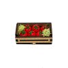 Caja de madera con tomates en miniatura
