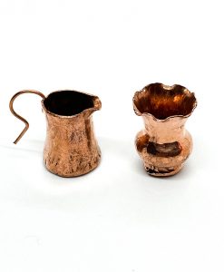 Jarra y vasija de cobre en miniatura
